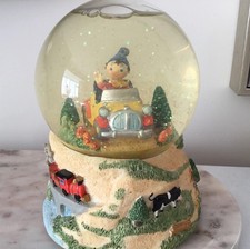 PAST TIMES VINTAGE TOY TOWN MUSICAL NODDY SNOW GLOBE STUNNING DETAIL/COLLECTORS 