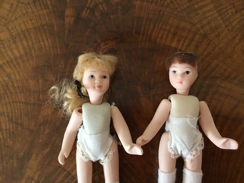 Porcelain dolls to - 2,