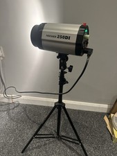 Neewer 250DI Studio Light And