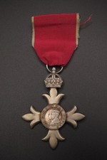 GEORGE V M.B.E MEMBER OF THE BRITISH EMPIRE MEDAL - CASED