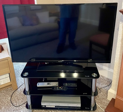 Panasonic 48c300b lcd tv - panasonic,
