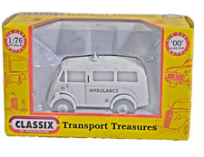 Classix EM76606 Morris J Estate Ambulance Van 00 Gauge 1:76 Diecast Model Boxed