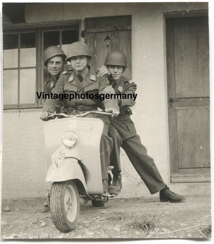 Z1112 photo 1950s vespa - 1950s,
