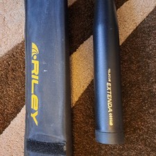 2 Piece Cue. Case - Silver.   Jimmy White 2 piece cue in case, 1 cue extension.