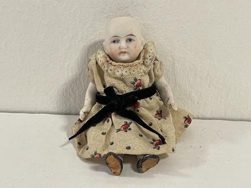 Artist doll old - , porcelain