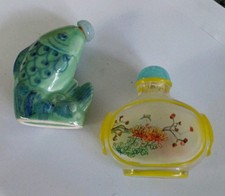 VINTAGE ASIAN PORCELAIN FISH SNUFF BOTTLE PLUS GLASS SCENT,HAND PAINTED, PERFECT