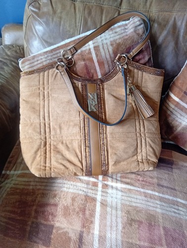 River island large - river,
