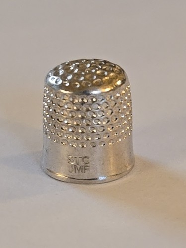 Sterling silver thimble - sterling, ~