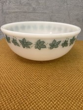Vintage 1960s Phoenix Pyrex Opalware ‘Ivy Leaf’ Large Mixing Bowl - 27cm
