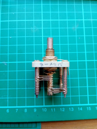 Dual variable air capacitor - variable,