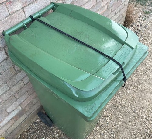 Wheelie bin straps lid - wheelie,