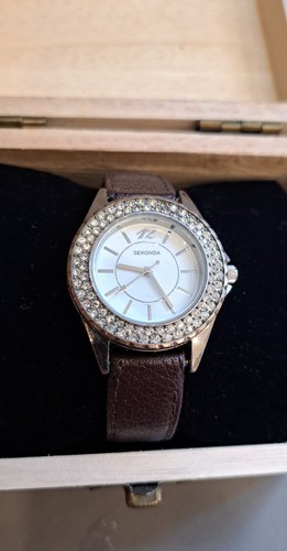 Stunning sekonda swarovski - stunning,