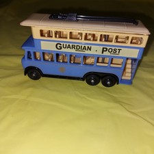 Old metal blue & cream