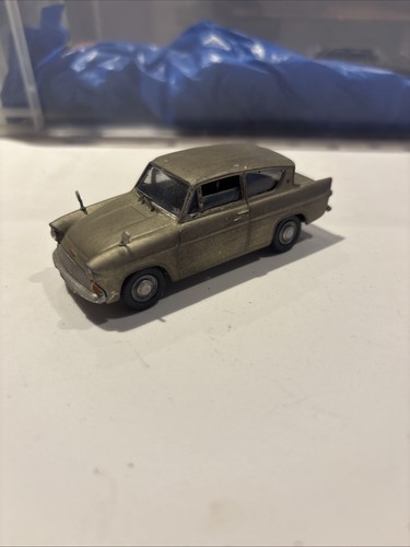 Vanguards ford anglia - 1:43,