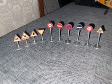 10 x DINKY MECCANO TRAFFIC ROAD SIGNS ALL METAL