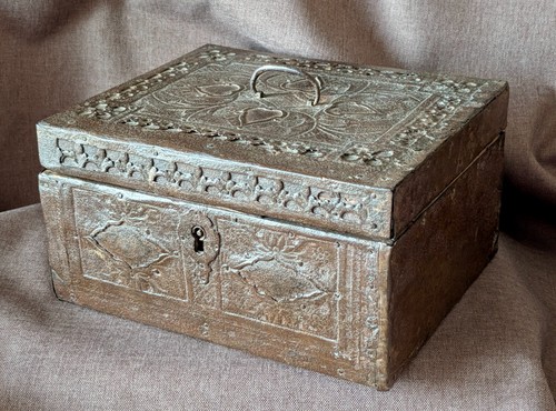 Wood and iron - , box,