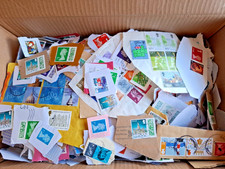 GB CHARITY KILOWARE - 1KG OF UNSORTED STAMPS ON PAPER, AS RECEIVED.