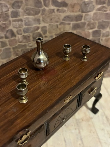 Dolls house scale - 1/12,