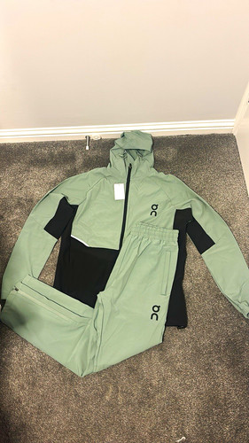 Men tracksuit set - on,