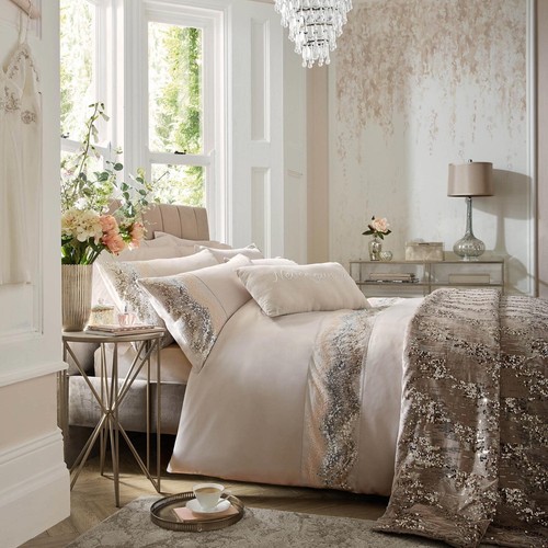 Amanda holden luxury - luxury, lucille