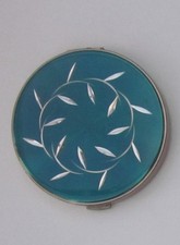 UNBRANDED POWDER COMPACT, GOLD-COLOUR + GREEN/GOLD COLOUR FRONT