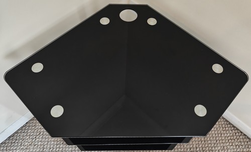 Black glass tier - glass, corner