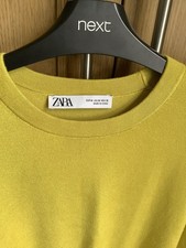 Striking Deep Yellow