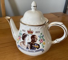 Collectable Queens Silver Jubilee 1952-1977 Teapot & lid