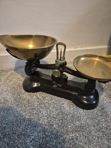 Vintage libra brass cast - ,