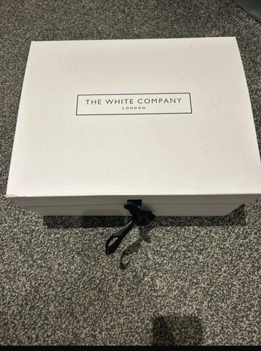 The white company - white, hooded