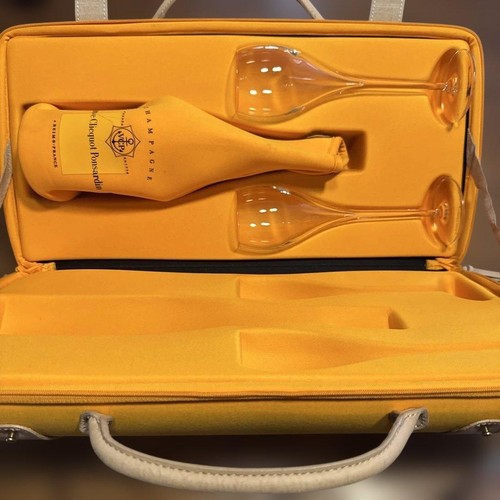 Veuve clicquot champagne - clicquot,