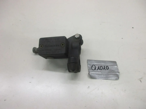 Front brake master cylinder - front,