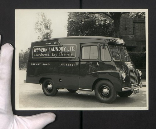 Photograph truck morris - photograph, with