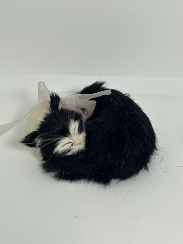 Realistic lifelike small - lifelike,