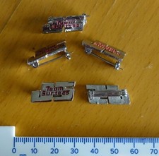 1x Team F1 F2 5000 John Surtees Formula 1 1970 - 1978 lapel Vintage badge pin