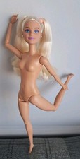 Barbie Fashion Doll. Deluxe
