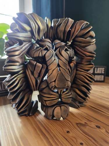 Lion edge style statue - edge,