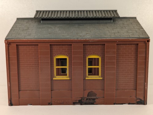 Tri ang gauge engine shed - tri-ang,
