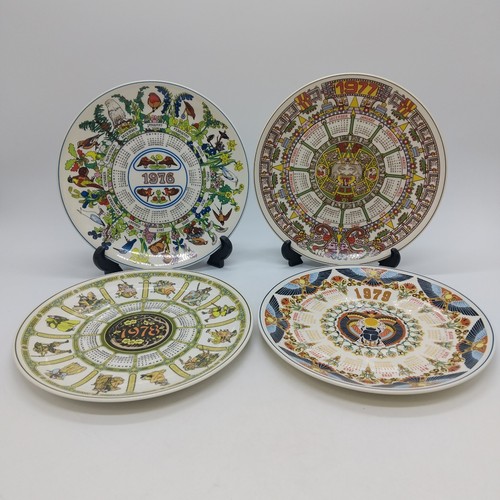 Wedgwood calendar plate - plate, bundle