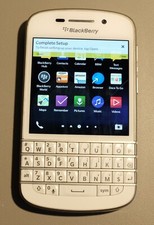 A “for parts only” white Blackberry Q10 SQN100-3 mobile phone 16GB storage 2GB