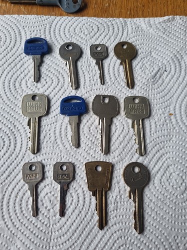Old vintage keys bundle - old,