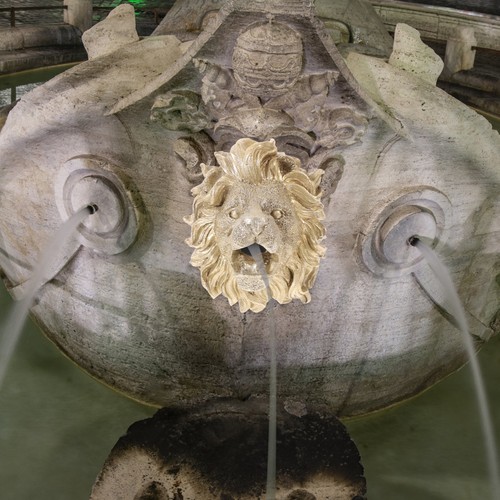 Outdoor lion fountain nozzle - lion,