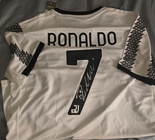 Christiano ronaldo autographed - ronaldo,