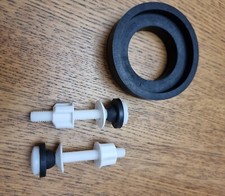 Toilet cistern doughnut seal