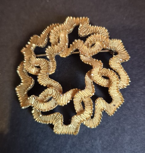 Crown trifari ribbon wreath - crown,
