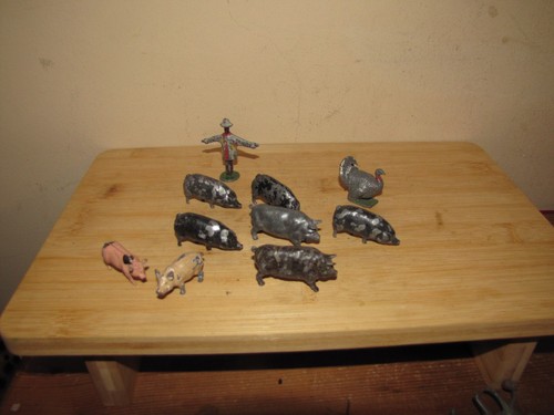 Vintage britains lead - lead, pigs