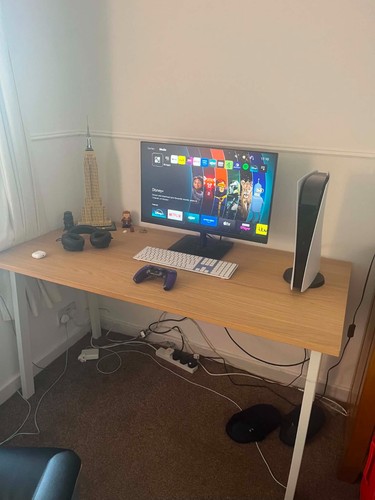 140 computer desk - 68,