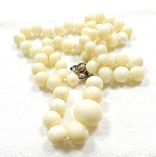 vintage genuine WHITE coral beads necklace cream colour 24g ~ RARE to find