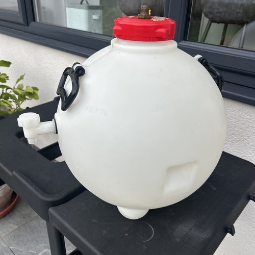 Top tap pressure beer barrel - beer,