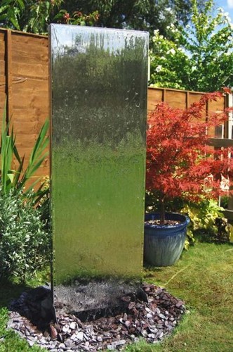 Free standing wall - free-standing, cascade